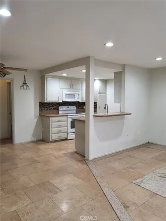 Image 1 - 10728 New Haven Street, Los Angeles, CA 91352, USA - Apartment for sale