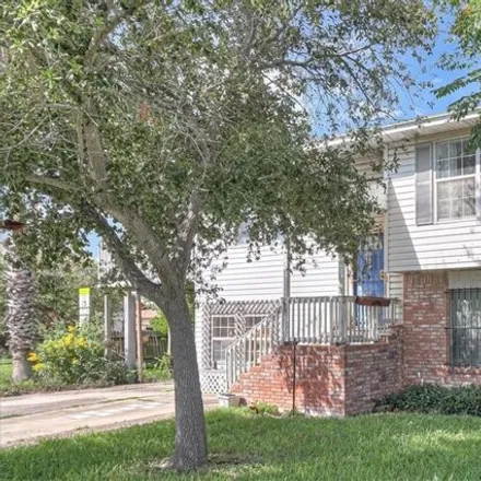 Buy this 3 bed house on 1008 Riverton Drive in Corpus Christi, TX 78416