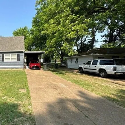 Buy this 4 bed house on 672 Howard Drive in Memphis, TN 38109