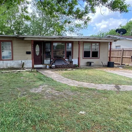 Buy this 2 bed house on 2987 Meadowlane Avenue in Victoria, TX 77901