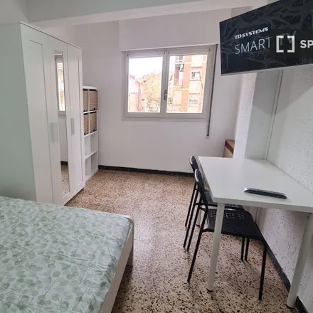 Rent this 4 bed room on Pajaros in Calle de Demetrio Galán Bergua, 50017 Zaragoza