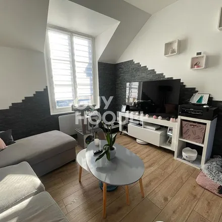 Rent this 2 bed apartment on 48 Rue Missa in 60440 Nanteuil-le-Haudouin, France