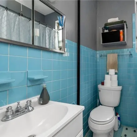 Image 7 - 42-10 34th Avenue, New York, NY 11101, USA - House for sale