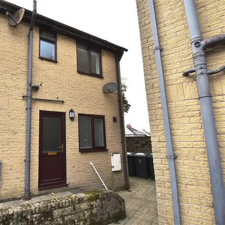 Rent this 2 bed townhouse on Buxton in London Road / Heath Grove, London Road