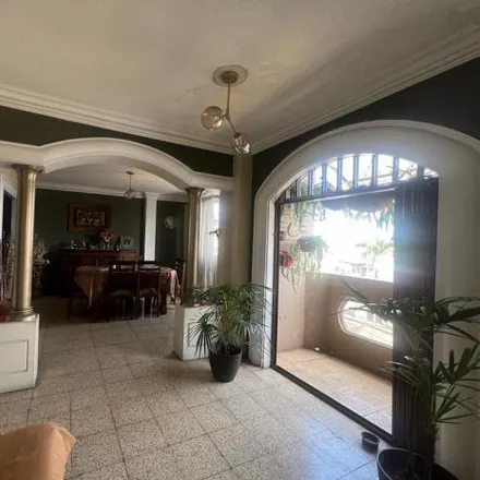 Buy this studio house on Dentilaser in Avenida Portete de Tarqui, 090410