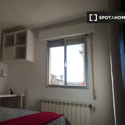 Rent this 4 bed room on Cuatro Líneas Tattoo in Calle Capitán de Oro, 28019 Madrid