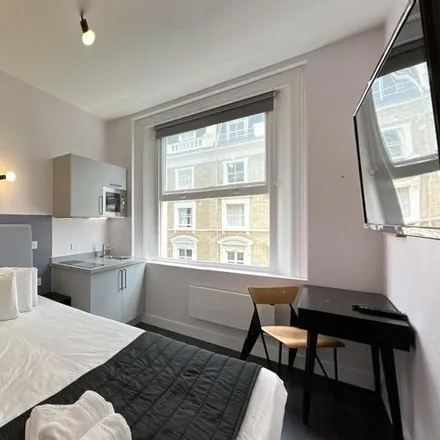 Rent this studio apartment on 18 Clanricarde Gardens in London, W2 4JH