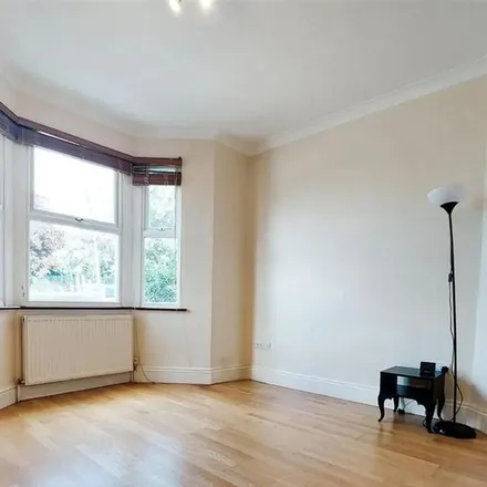 Image 2 - Squires Lane, London, N3 2FA, United Kingdom - Apartment for rent