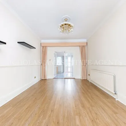 Image 9 - 64, 66 Avenue Road, Oakwood, London, N14 4EH, United Kingdom - Apartment for rent