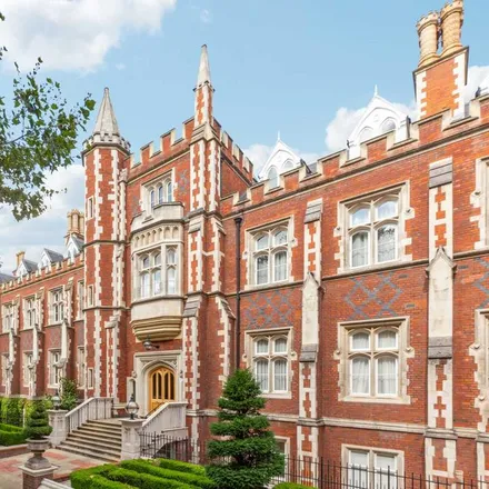 Rent this 3 bed apartment on 1-32 Rose Square in London, SW3 6RS
