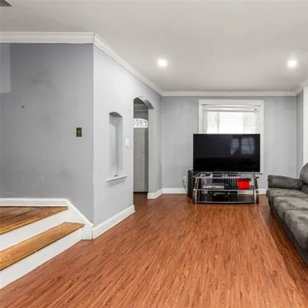 Image 4 - 115-21 208th Street, New York, NY 11411, USA - House for sale