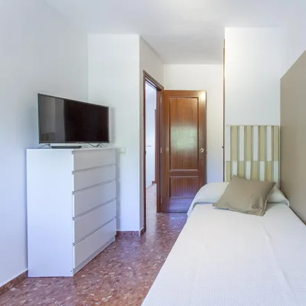 Rent this 5 bed room on Calle del Cardenal Enrique Tarancón in 46100 Burjassot, Spain