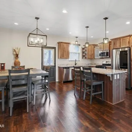 Image 3 - 2620 North Eagle View Circle, Show Low, AZ 85901, USA - House for sale