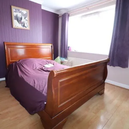 Image 3 - London Road, Badgers Dene, Grays, RM17 5XY, United Kingdom - Apartment for rent