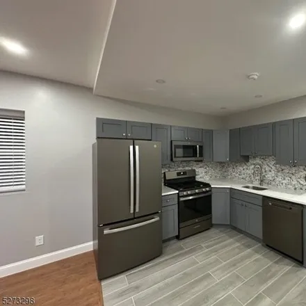 Rent this 3 bed apartment on 522 4th St Apt 1R in Union City, New Jersey