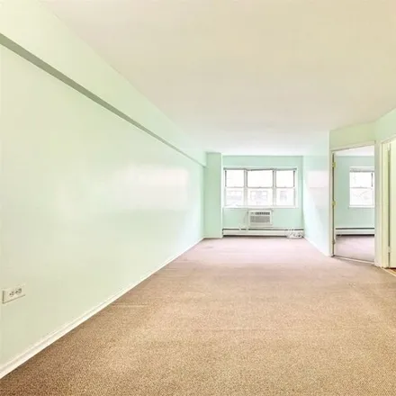 Image 3 - 99-10 60th Avenue, New York, NY 11368, USA - Apartment for sale