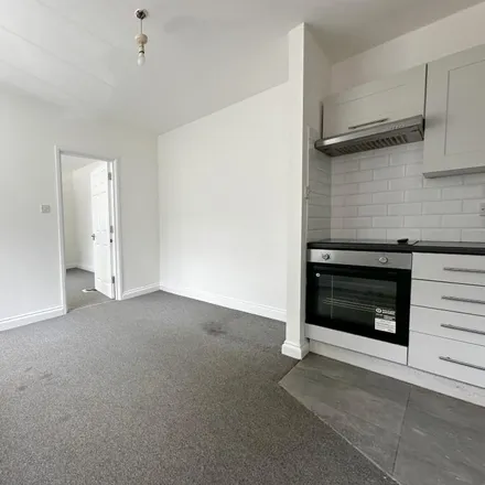 Image 2 - Buxton Road, Luton, LU1 1RE, United Kingdom - Apartment for rent