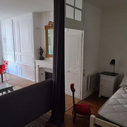 Image 2 - 19 Rue du Petit Bonneveau, 86000 Poitiers, France - Apartment for rent
