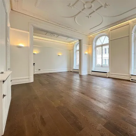 Rent this 3 bed apartment on Carlisle Mansions in Vauxhall Bridge Road, London