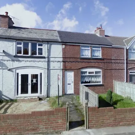 Rent this 3 bed townhouse on Specsavers in Vicarage Lane, Rotherham