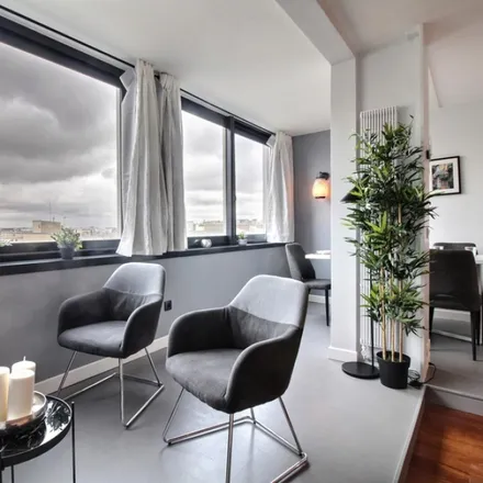 Image 5 - 23 Avenue Marceau, 75116 Paris, France - Apartment for rent