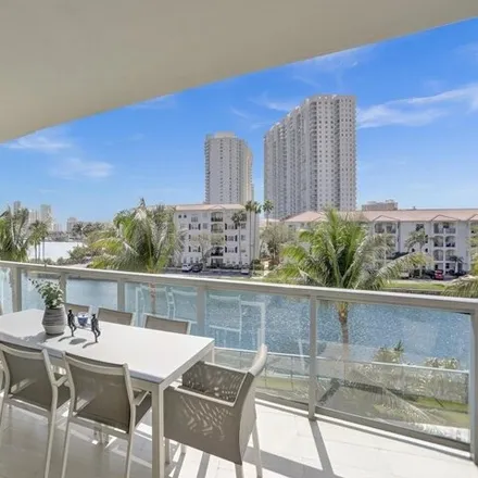 Buy this 3 bed condo on Thunder Boat Row in Northeast 29th Avenue, Aventura