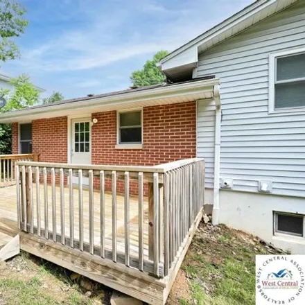 Image 4 - 1949 Swifts Highway, Jefferson City, MO 65109, USA - House for sale