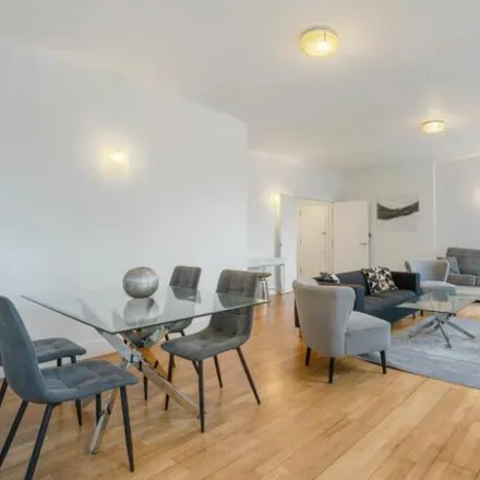 Image 2 - 2 Artichoke Hill, St. George in the East, London, E1W 2AP, United Kingdom - Room for rent