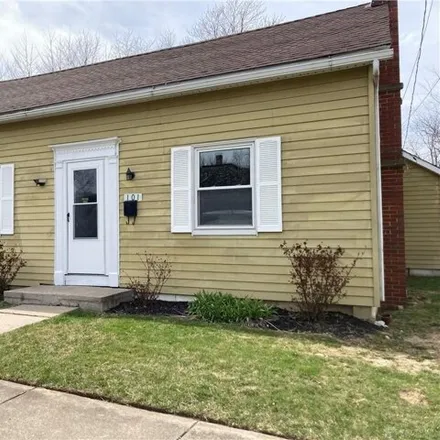 Buy this 2 bed house on South Jefferson Street in Sabina, Richland Township