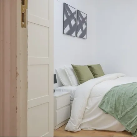 Rent this 7 bed room on Perfumería Primor in Calle de Goya, 22