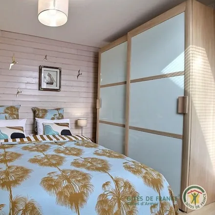Rent this 3 bed house on Quai de Pordic in 22520 Binic-Étables-sur-Mer, France