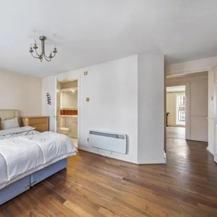 Image 2 - Oakeford House, 72 Russell Road, London, W14 8HU, United Kingdom - Apartment for sale