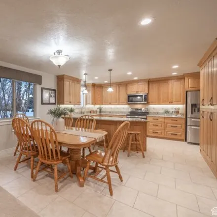 Image 4 - 2244 Oakridge Drive, Layton, UT 84040, USA - House for sale