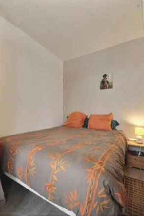 Rent this studio apartment on Bir-Hakeim in Boulevard de Grenelle, 75015 Paris