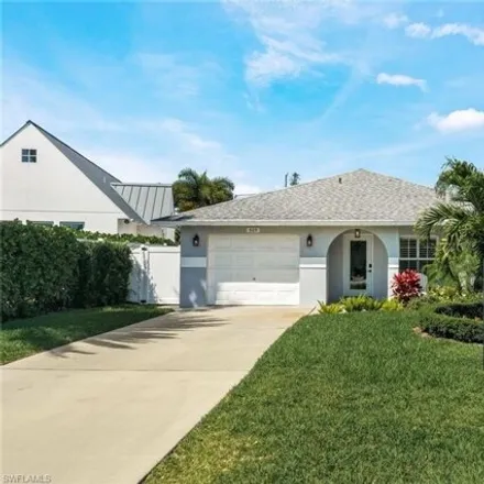 Image 1 - 617 106th Avenue North, Collier County, FL 34108, USA - House for sale