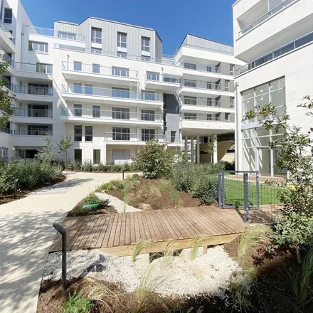 Rent this 3 bed apartment on 8 Parc Jacques Chirac in 92500 Rueil-Malmaison, France