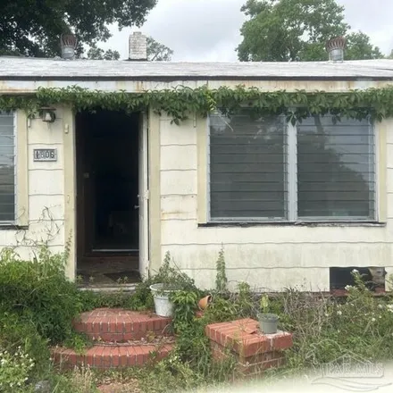 Buy this 3 bed house on 1848 West Chase Street in Pensacola, FL 32502