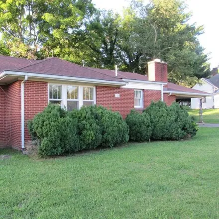 Buy this 3 bed house on 208 E Dyer St in Madisonville, Tennessee