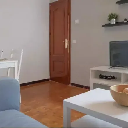 Image 3 - Sidrería Asgaya, Calle de Marcelino Castillo, 28047 Madrid, Spain - Apartment for rent