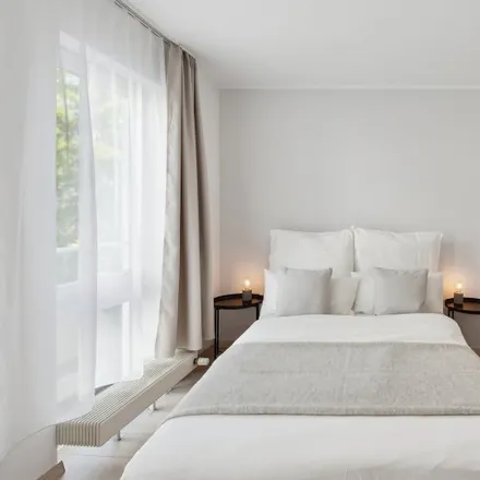 Rent this 4 bed room on Niedenau 52 in 60325 Frankfurt, Germany