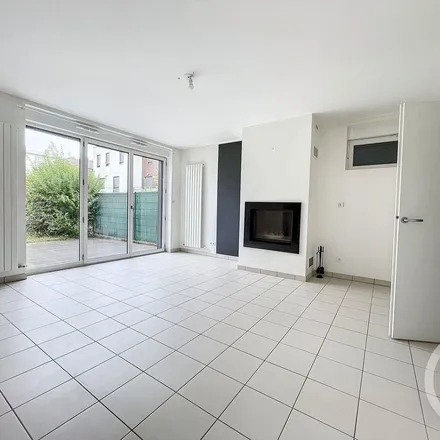 Rent this 4 bed apartment on Rond-Point de Lüdenscheid in 10100 Romilly-sur-Seine, France