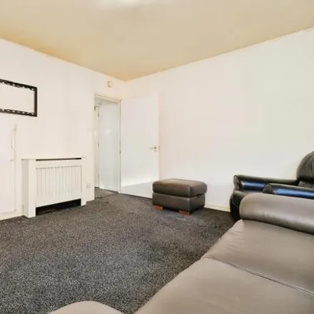 Image 4 - Dyke Street, Glasgow, G69 6DU, United Kingdom - Apartment for sale