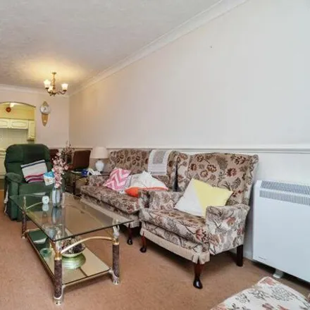 Image 4 - Oak Lodge, Sutton, West Sussex, Sm1 4qn - Apartment for sale