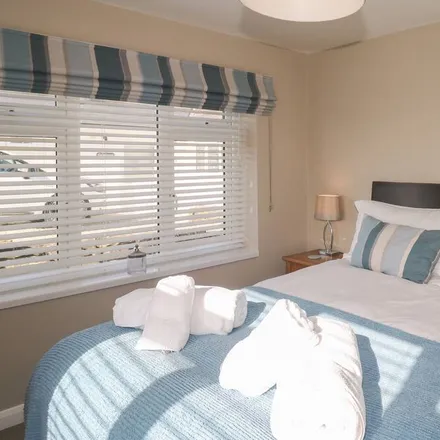 Rent this 2 bed townhouse on Crantock in TR8 5SE, United Kingdom