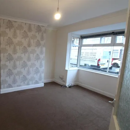 Image 2 - Etherington Drive, Hull, HU6 7JT, United Kingdom - Townhouse for rent