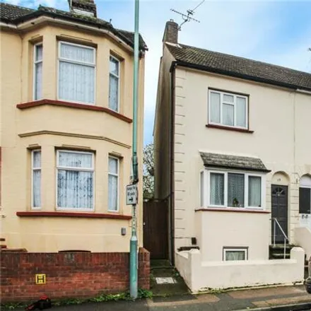 Buy this 3 bed house on Gillingham Road in Medway, ME7 4SD
