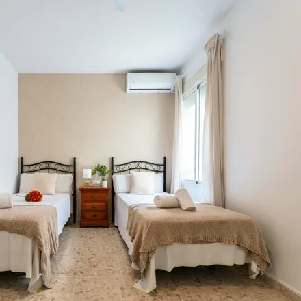 Image 2 - Cajamar, Avenida Isabel Manoja, 5, 29620 Torremolinos, Spain - Apartment for rent