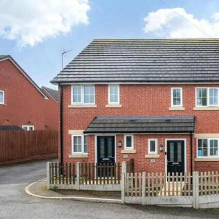 Buy this 3 bed duplex on Bewell Head in Bromsgrove, Worcestershire