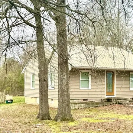 Buy this 2 bed house on 917 Fairway Avenue in Thomasville, NC 27360