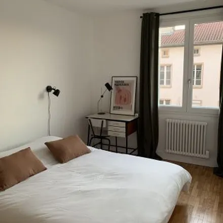 Image 2 - 70 Rue Philippe de Lassalle, 69004 Lyon, France - Apartment for rent